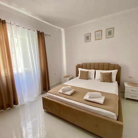 Ona Apartament Sarandë エクステリア 写真