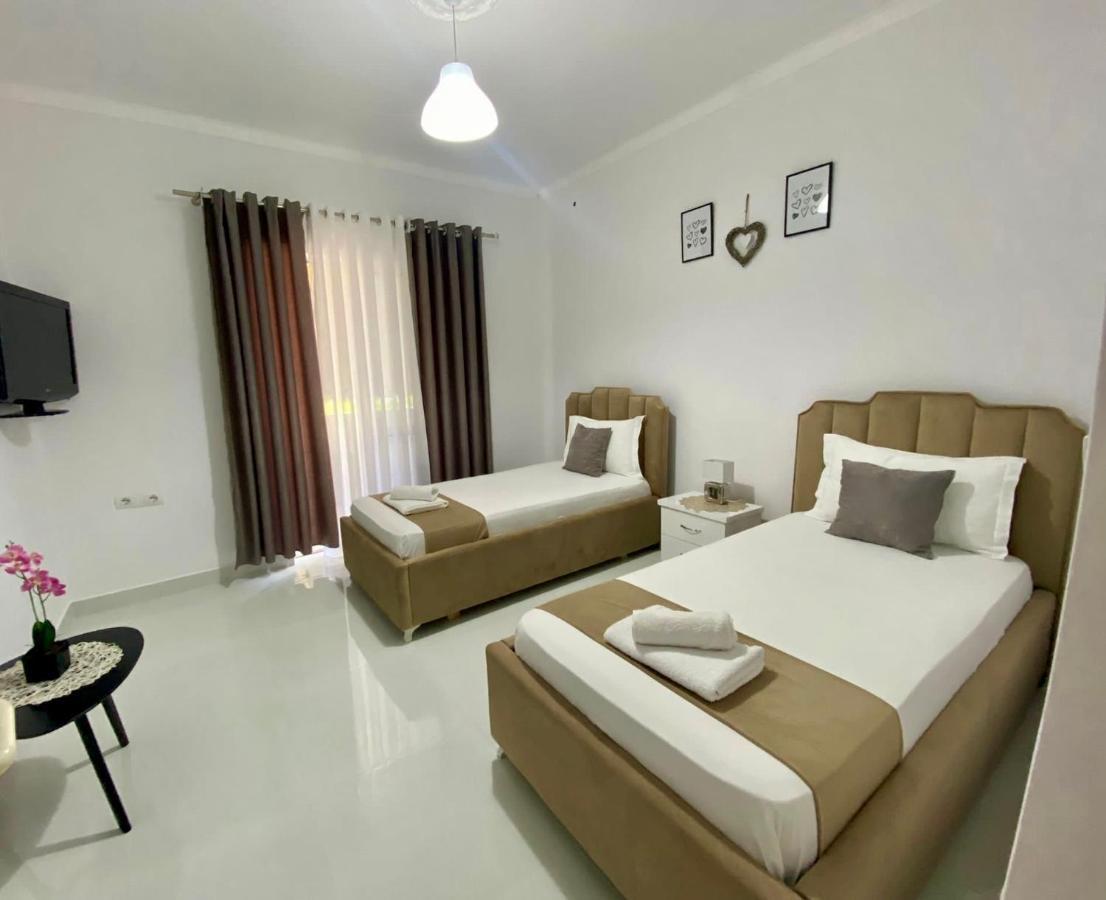 Ona Apartament Sarandë エクステリア 写真