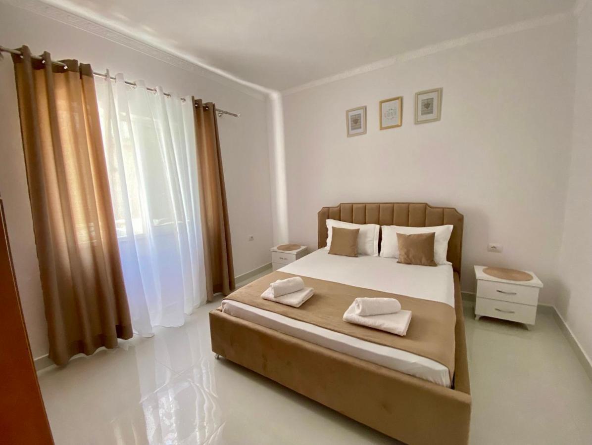 Ona Apartament Sarandë エクステリア 写真